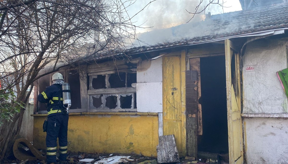 Kullanılmayan evden çıkan dumanlar itfaiyeyi harekete geçirdi Kullanılmayan evden çıkan dumanlar itfaiyeyi harekete geçirdi