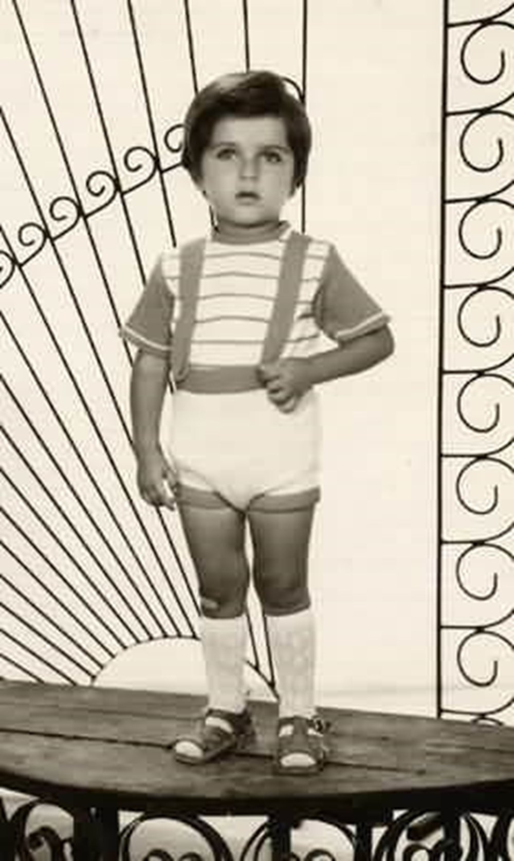 Su Burcu Yazgı Coşkun'dan nostaljik kare (Ünlülerin çocukluk ve gençlik halleri) - 705