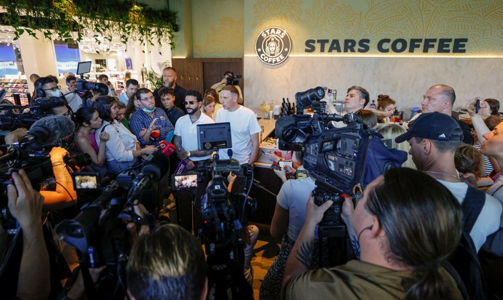 Starbucks Rusya'da "Stars Coffee" ismiyle yeniden açıldı: Logoda dikkat çeken değişiklik - 3