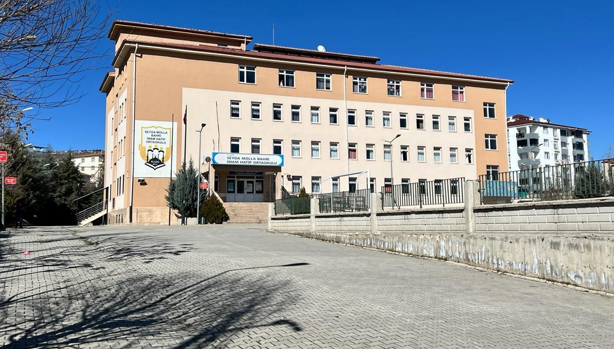 14 yaşındaki çocuk, sınıf arkadaşını bıçakladı 14 yaşındaki çocuk, sınıf arkadaşını bıçakladı