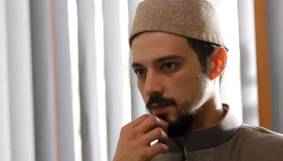 Kızıl Goncalar'da Cüneyd'i canlandıran Mert Yazıcıoğlu performansıyla sosyal medya gündeminde (Mert Yazıcıoğlu kimdir, kaç yaşında?)