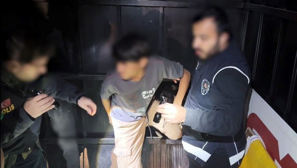 Bitlis'te 12 kaçak göçmen yakalandı