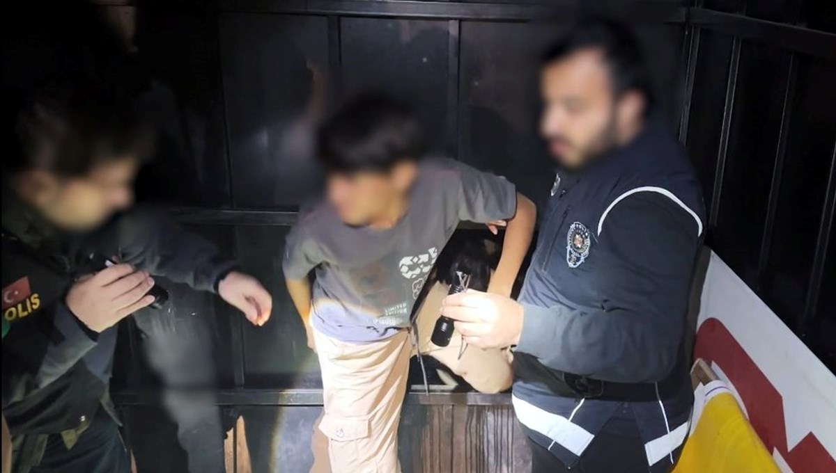 Bitlis'te 12 kaçak göçmen yakalandı Bitlis'te 12 kaçak göçmen yakalandı