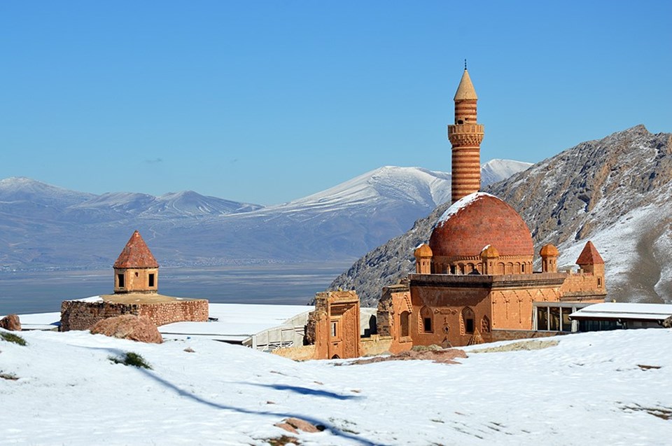 Ağrı'da tarihi İshak Paşa Sarayı nisanda gelinlik giydi - 1