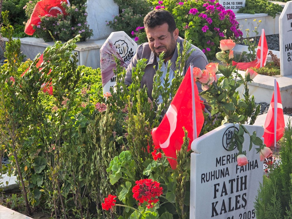 Deprem şehitliğinde buruk bayram - 3