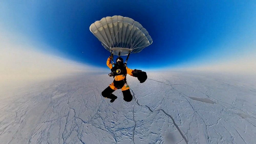 Üç Rus stratosferden Kuzey Kutbu'na paraşütle atladı - 5