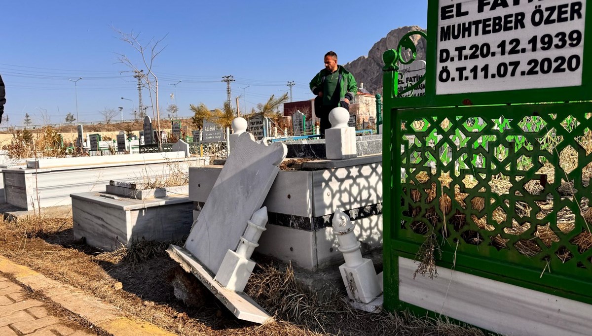 Mezar taşları tahrip edildi