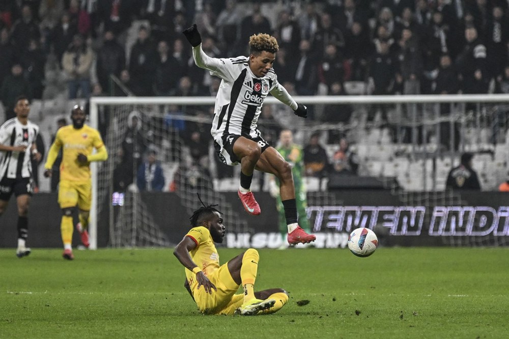 Beşiktaş'a hem övgü hem eleştiri: