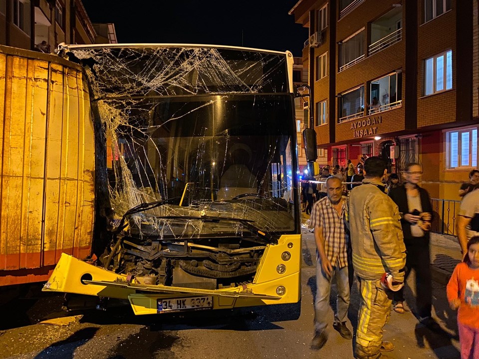 İETT'den kaza açıklaması:  Şoför değil hırsız - 2