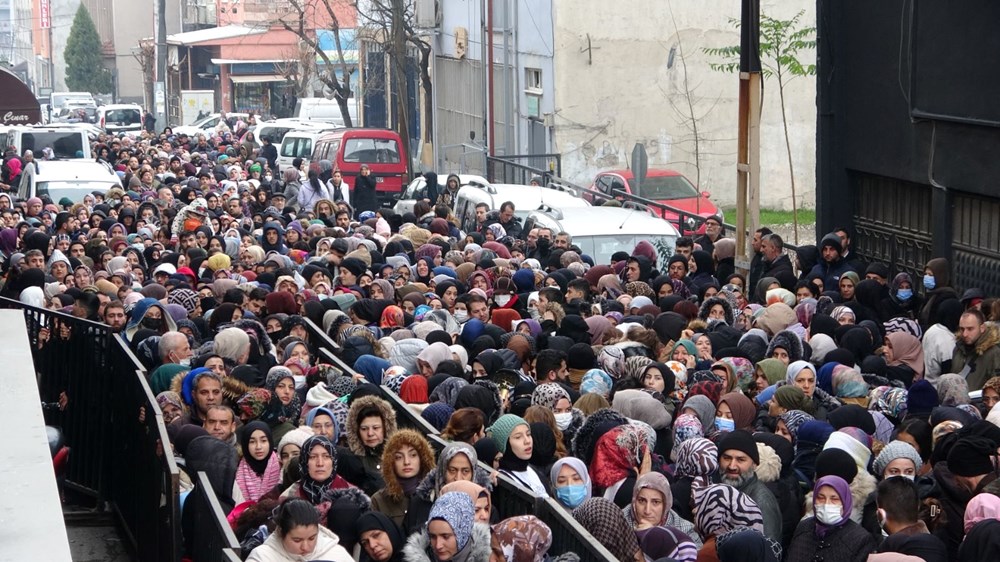 Bursa'da ucuz tencere izdihamı: Birbirlerini ezip, çocuklarını kaybettiler - 2