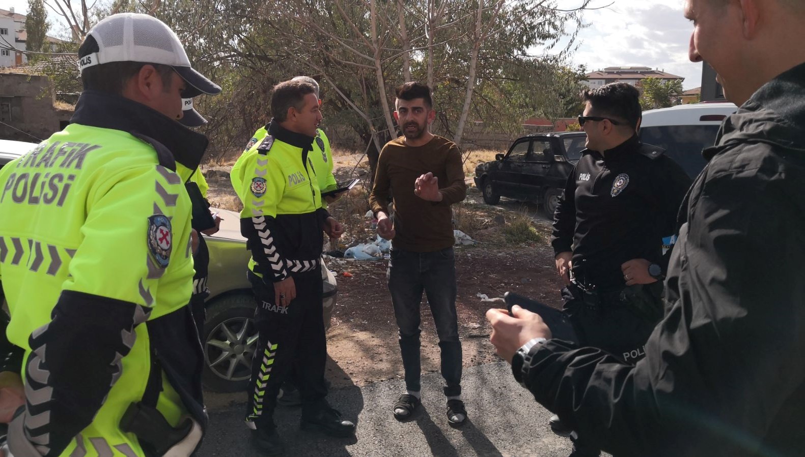 Alkoll� s�r�c� polise sitem etti: Bu kadar kovalamaya gerek yok, arkadan ceza yaz