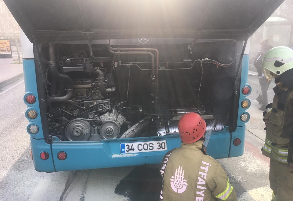 İETT otobüsünde korkutan yangın - 1