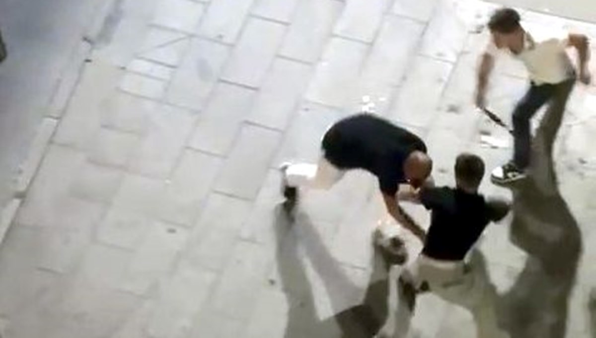 Avcılar'da bıçaklı, kemerli ve yumruklu kavga Avcılar'da bıçaklı, kemerli ve yumruklu kavga