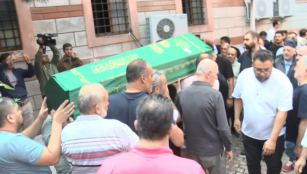 Cenaze namazı kılınırken ölmediği ortaya çıkan adam için ikinci cenaze namazı: “Tabuta vurup ‘açın’ diyordu” Cenaze namazı kılınırken ölmediği ortaya çıkan adam için ikinci cenaze namazı: “Tabuta vurup ‘açın’ diyordu”