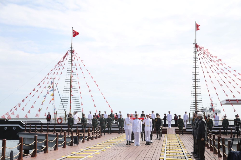Atatürk'ü temsil eden bayrak Samsun'da karaya çıkarıldı - 5