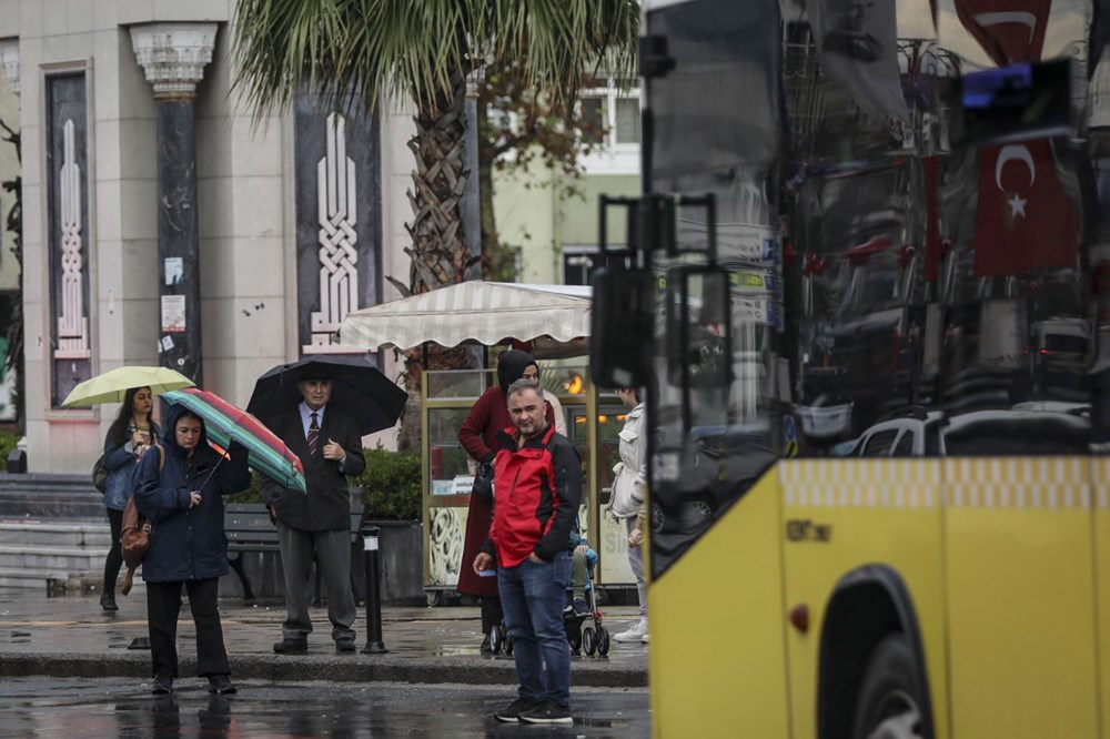 İstanbul'da kuvvetli sağanak yağış: Valilik MGM ve Akom'dan art arda uyarılar - 4