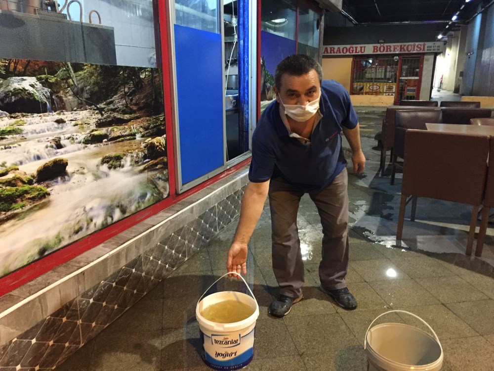 İstanbul'da şiddetli yağış: Yollar göle döndü, boğaza çamurlu su aktı - 5