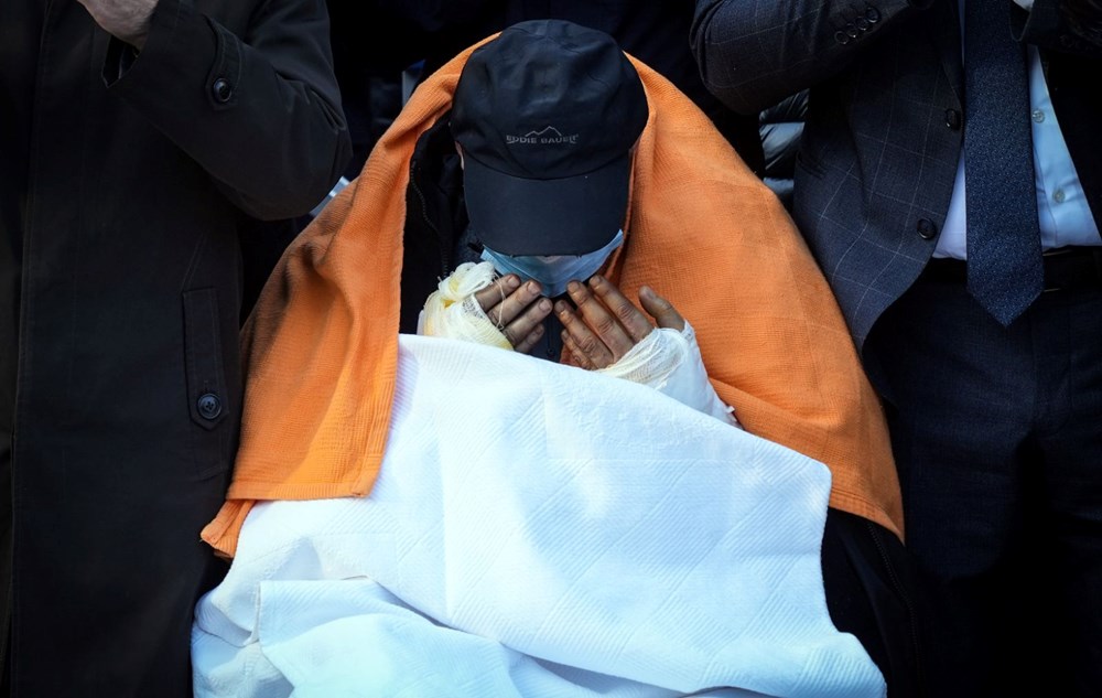 Kartalkaya yangın faciası: Vücudundaki kırıklara aldırmadı, eşi ve 2 çocuğunu son yolculuklarına uğurladı - 4