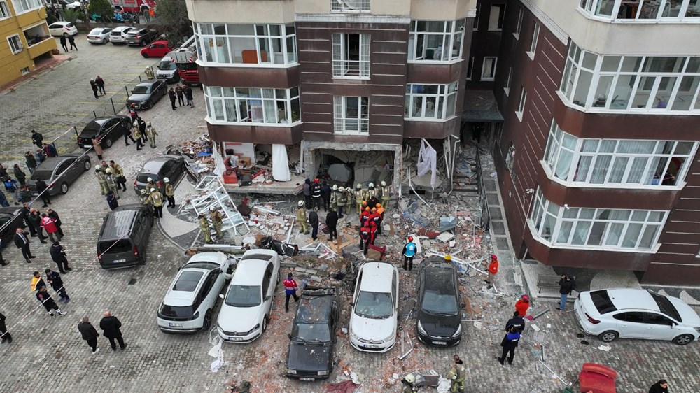 İstanbul'da 14 katlı binada patlama: 1 can kaybı, 3 yaralı - 26
