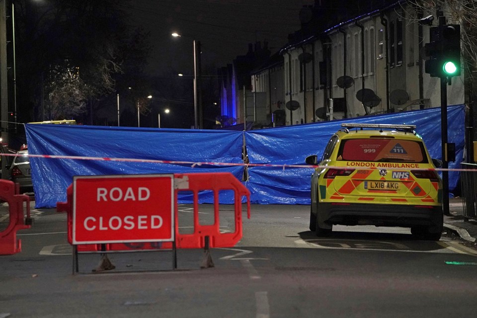Londra'da yangın faciası: 4 çocuk yaşamını yitirdi - 1