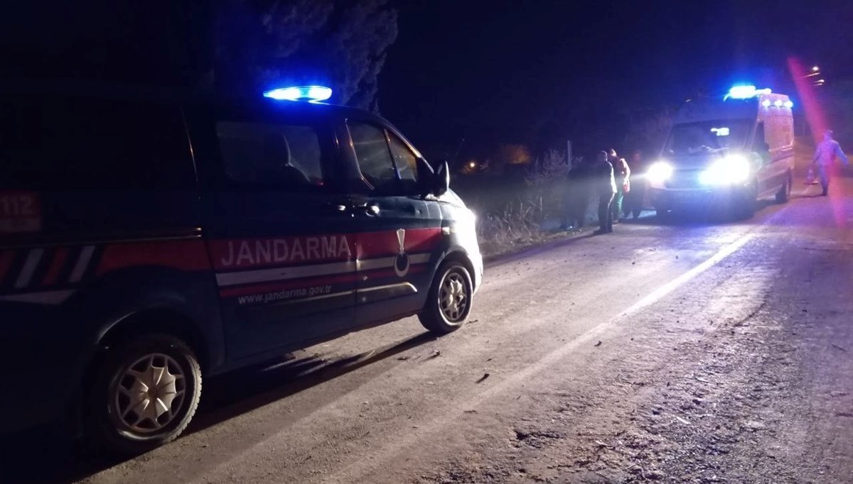 Yediği mantardan zehirlenen akrabasını hastaneye götürürken kaza yaptı