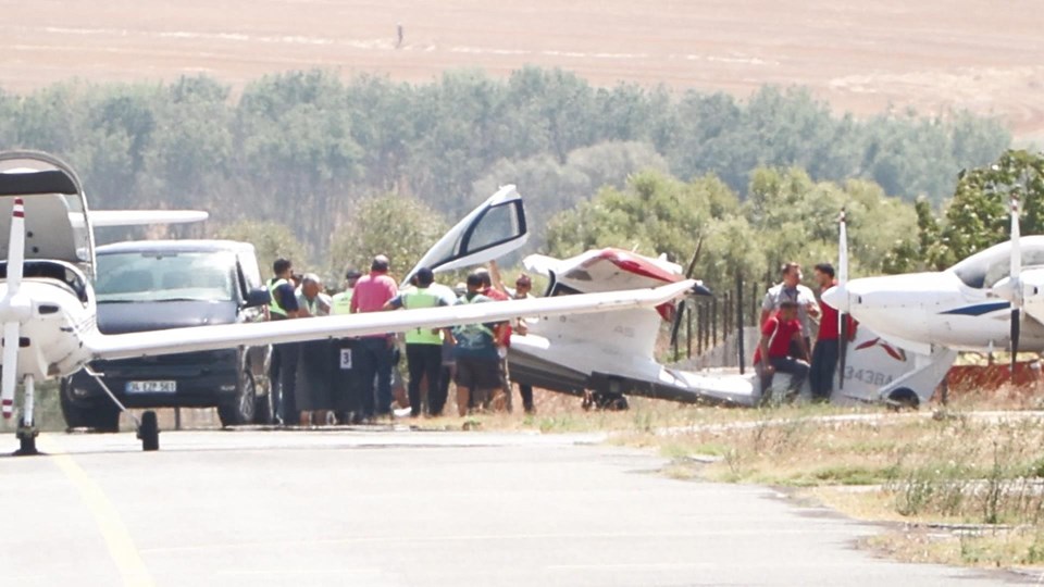 Havada korku dolu anlar: Ekipler hazır bekletildi, Antalya uçağı acil inişe geçti - 1