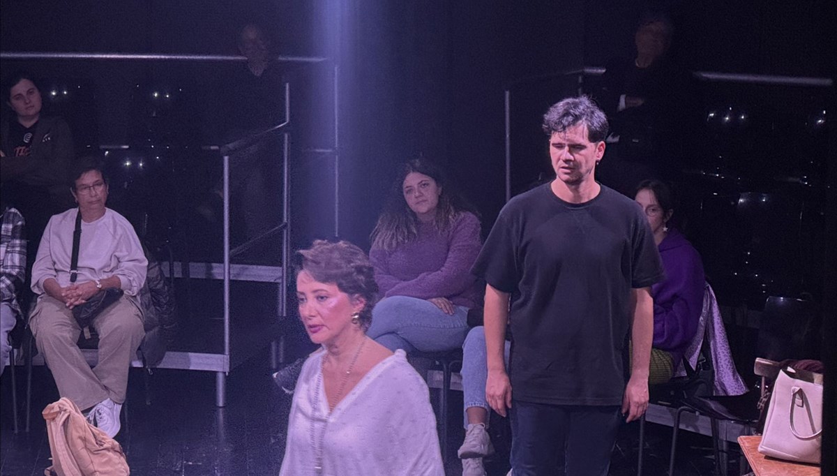 İBB Şehir Tiyatrolarının İkinci Perdenin Başı oyunu izleyiciyle buluştu