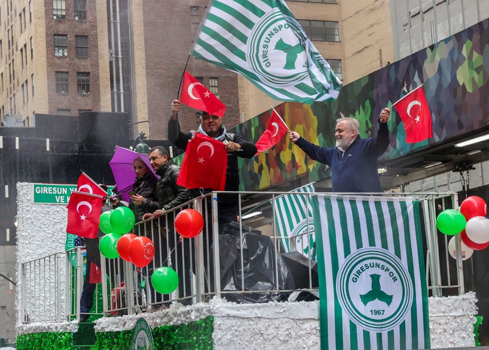 New York'ta Türk günü yürüyüşü