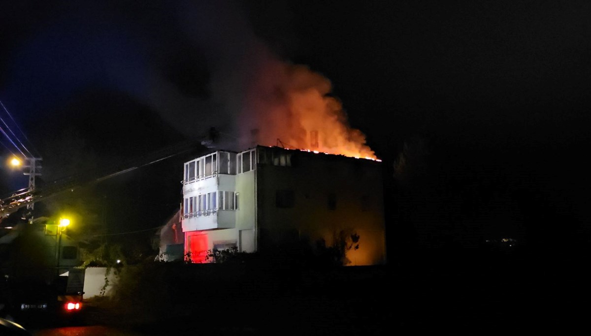 Çorum'da iki katlı evde yangın