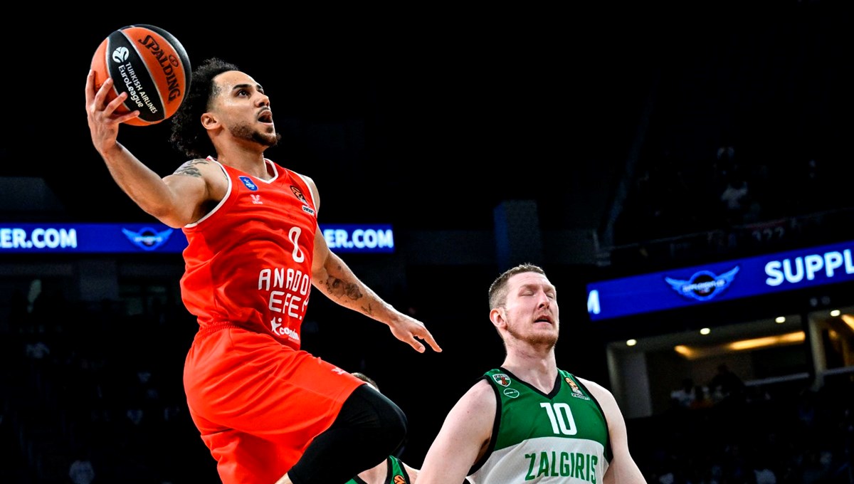 EuroLeague: Anadolu Efes uzatmada kazandı EuroLeague: Anadolu Efes uzatmada kazandı
