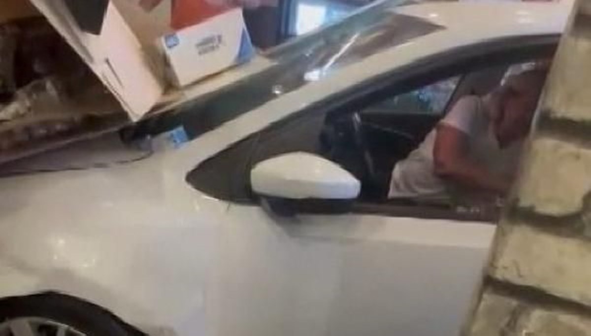 Beylikdüzü'nde otomobil fırına daldı Beylikdüzü'nde otomobil fırına daldı