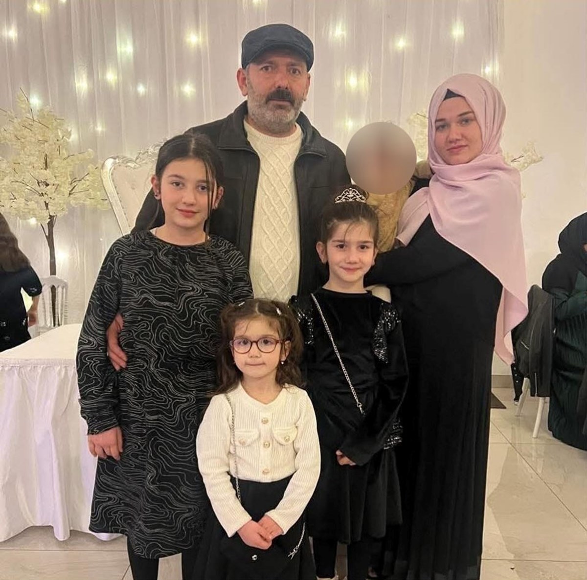 Yangında yaşamını yitiren üç küçük kız çocuğu Yangında yaşamını yitiren üç küçük kız çocuğu