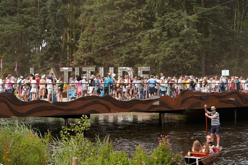 İngiltere'deki salgın deneme etkinliği Latitude Festivali'nde binden fazla Covid-19 vakası çıktı - 10