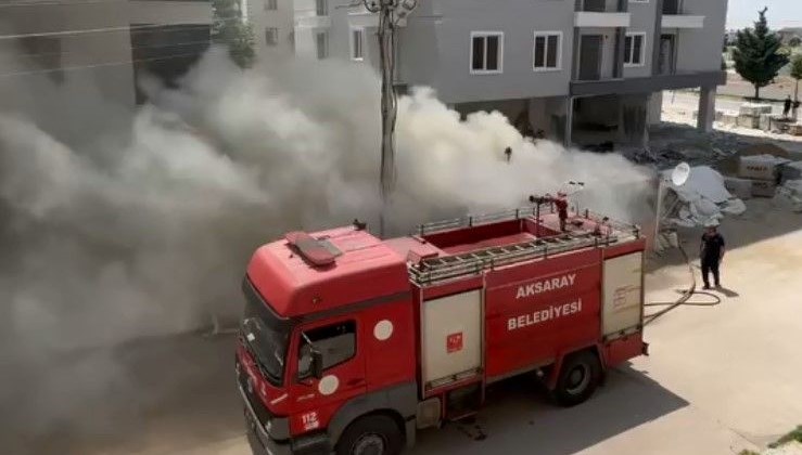 İnşaatın bekçi kulübesi alev alev yandı