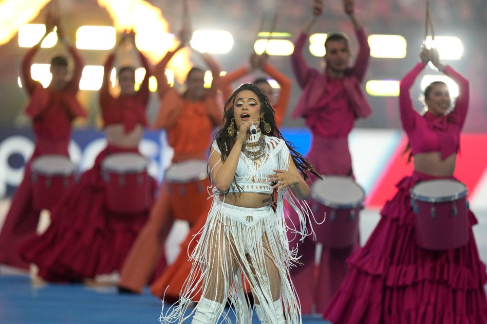 Camila Cabello UEFA Şampiyonlar Ligi final maçı seyircisine tepki gösterdi - 2