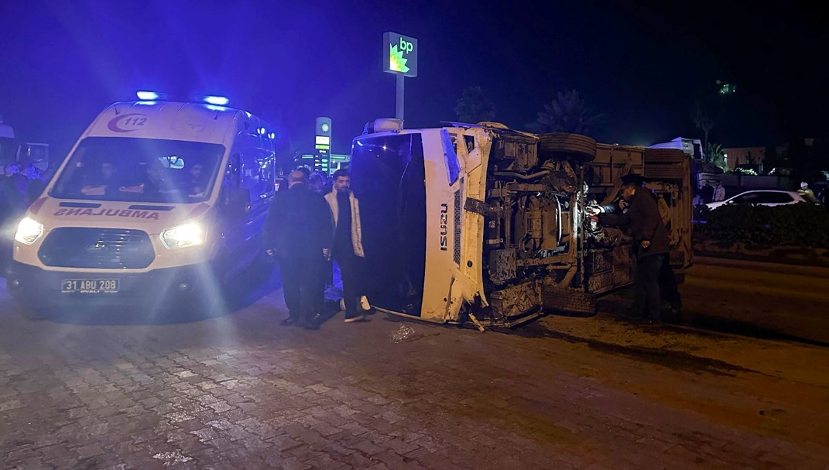 Çevik Kuvvet midibüsü devrildi: 11 polis yaralı