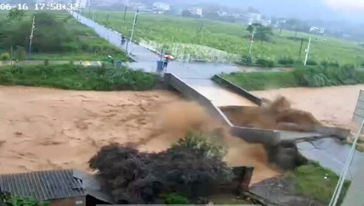 Çin’de toprak kayması: 9 ölü, 17 kayıp Çin’de toprak kayması: 9 ölü, 17 kayıp