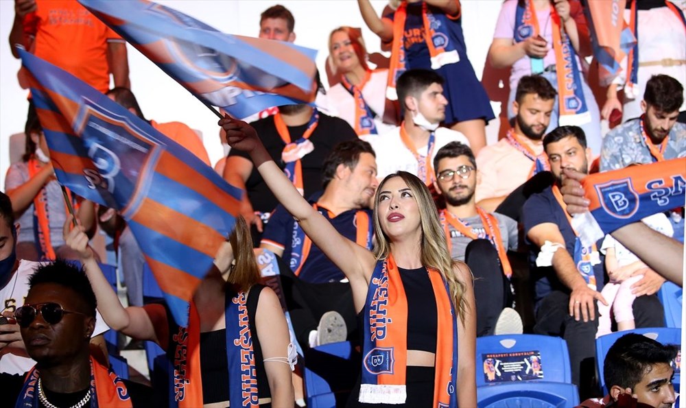 Medipol Başakşehir, şampiyonluk kupasını kaldırdı - 15