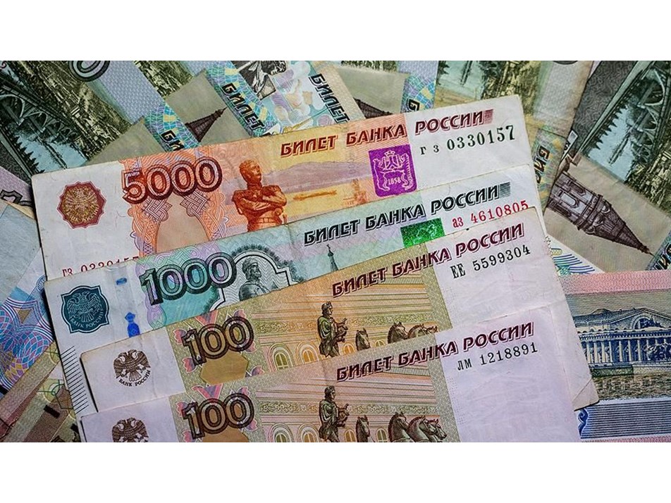 Ruble dolar karşısında güçleniyor