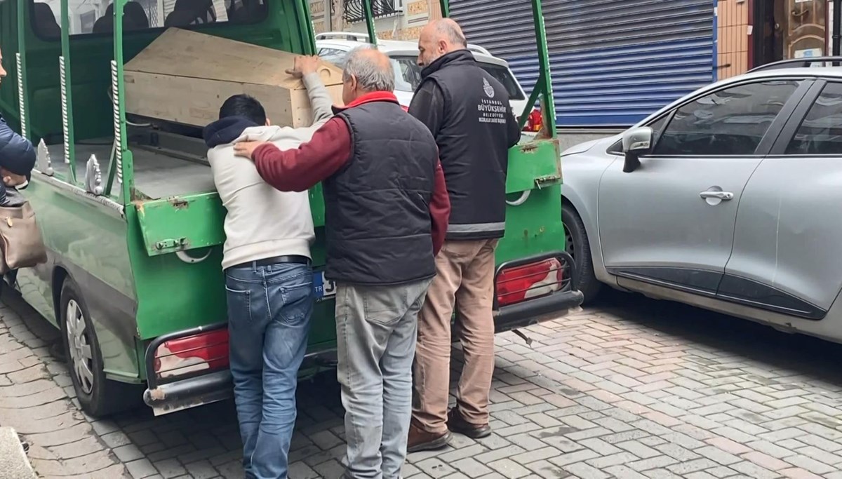 İstanbul'da bir evde kadın cesedi bulundu İstanbul'da bir evde kadın cesedi bulundu