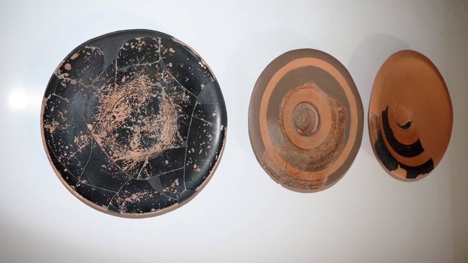 Assos'ta 2 bin 300 yıllık balık tabağı ve olta kancası bulundu - 1