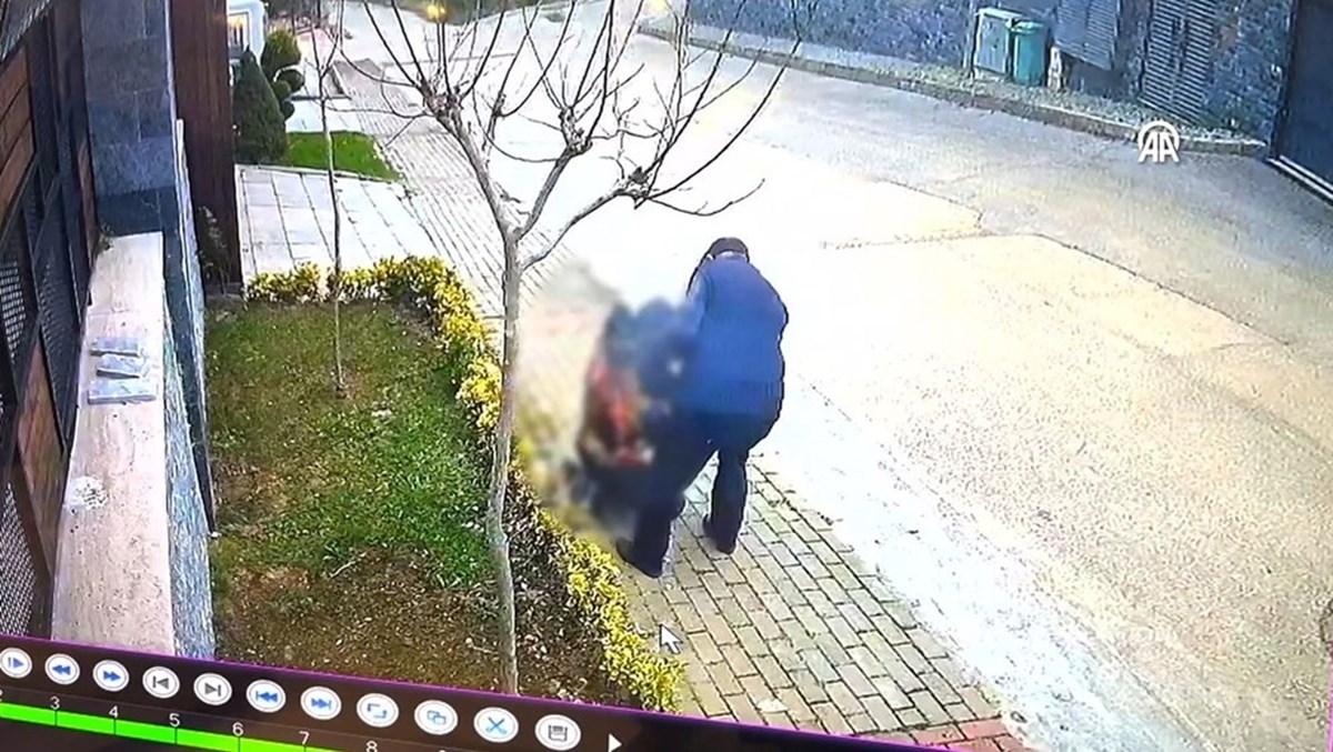 Kıyafetleri tutuşan Vurgun, alevler içinde kendisini sokağa attı. Kıyafetleri tutuşan Vurgun, alevler içinde kendisini sokağa attı.
