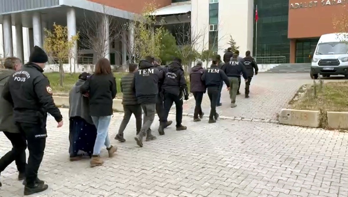 Bitlis merkezli 9 ilde terör operasyonu: 46 tutuklama Bitlis merkezli 9 ilde terör operasyonu: 46 tutuklama