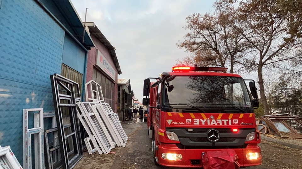 Kaporta dükkanında facianın eşiğinden dönüldü - 1