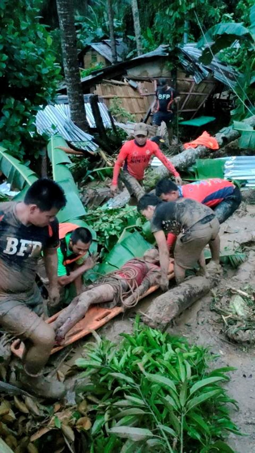 Tropikal Megi Kasırgası Filipinler'i vurdu: En az 42 ölü - 6