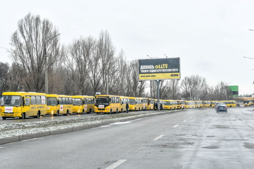 Otobüsler Mariupol'deki sivillerin tahliyesi için hazır bekliyor - 1