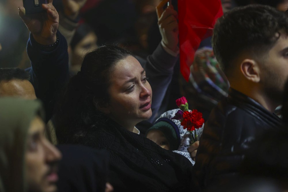 Depremzedeler 6 Şubat'ın yıl dönümünde geceyi sokaklarda geçirdi - 31