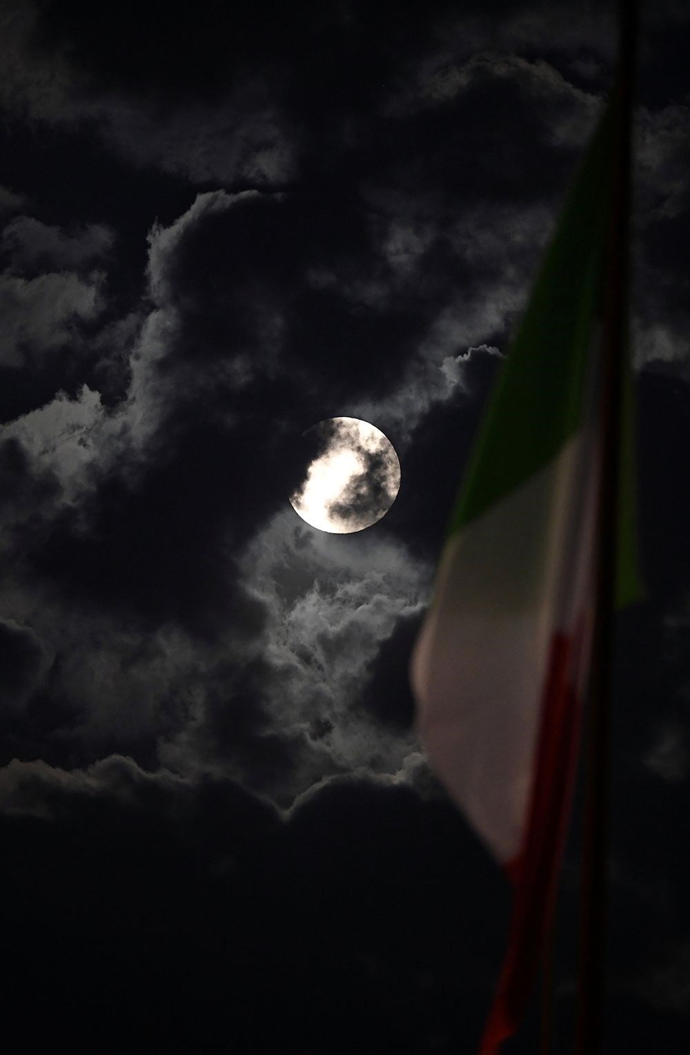 T�rkiye ve d�nyadan S�per Ay manzaralar�