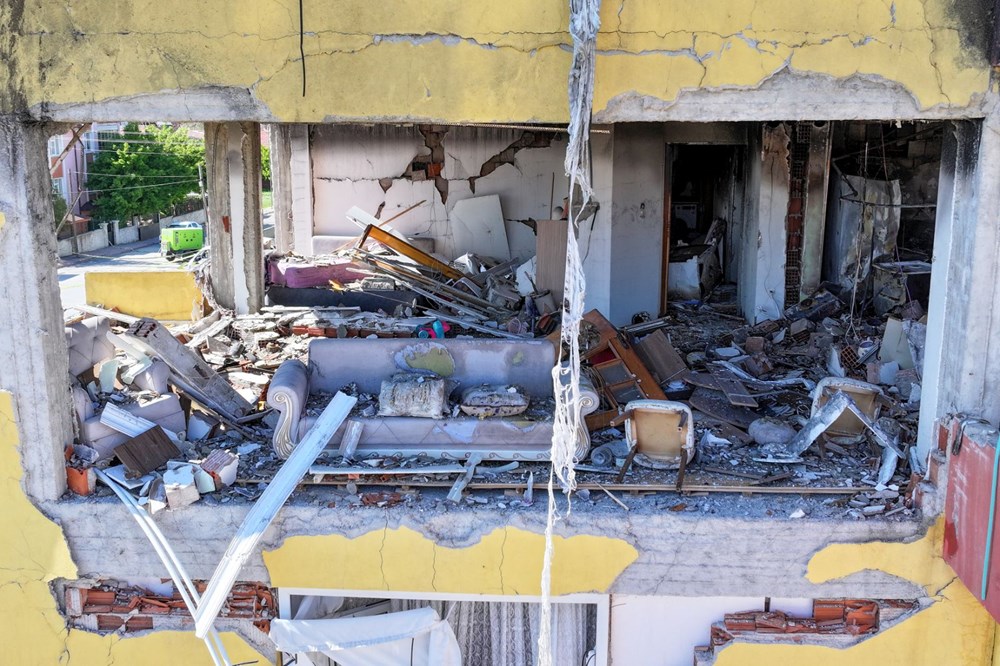 Konya'da patlama: Doğalgaz borusunu kesti, apartman enkaza döndü - 5