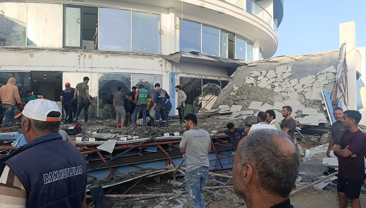 Otel inşaatının balkonu göçtü Otel inşaatının balkonu göçtü